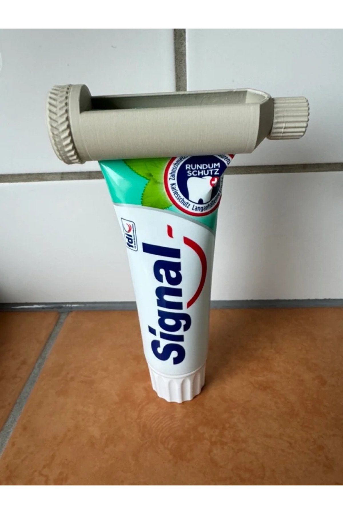 TYS2054THYWQ-Çevirmeli Diş Macunu Sıkacağı