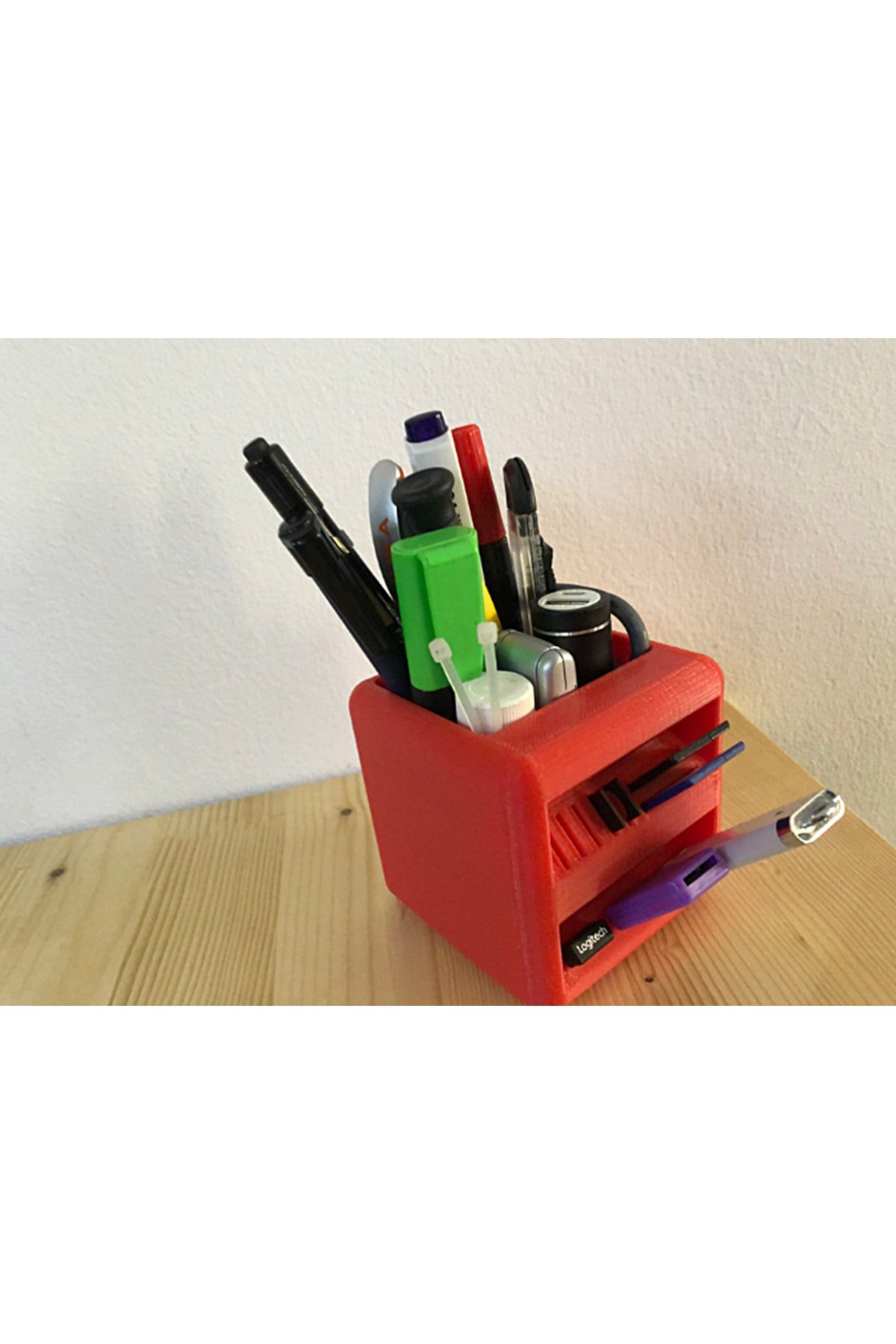 TRNSYCSPD030596-Sd Kart Ve Usb Bellek Bölmeli Kübik Kalemlik 10 Cm