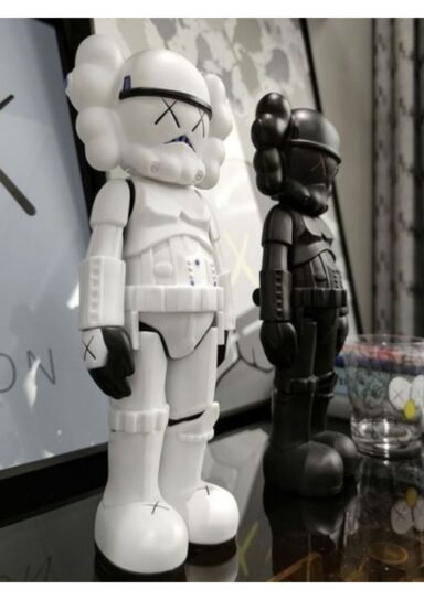 KLX2901TJSNQ-KAWS STORMTROOPER FİGÜR KAWS COSPLAY SİYAH 20CM CNQRCVJFK4213